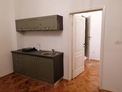 Snooze Downtown Apartment Арад Екстериор снимка